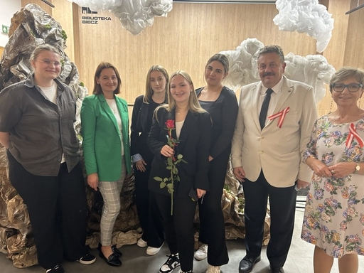 Młodzież i wychowawcy w Bieckiej Bibliotece